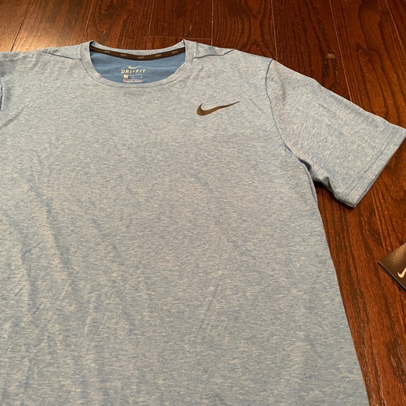 (New with tag) Nike DriFit Workout - Running Extra Light Shirt - Picture 5 of 9